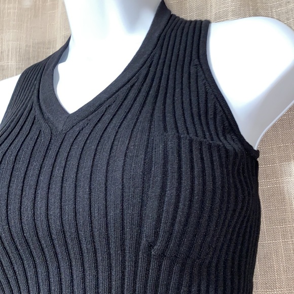 Authentic Chanel Ribbed Knit Sleeveless Top in Black size 40 - Picture 6 of 16